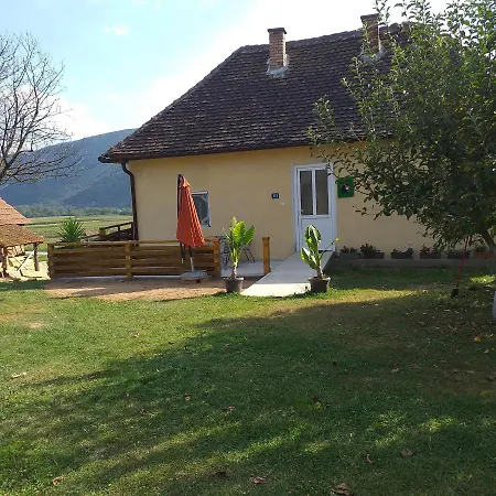 породично газдинство вучићевић Porodicno Gazdinstvo Vucicevic *